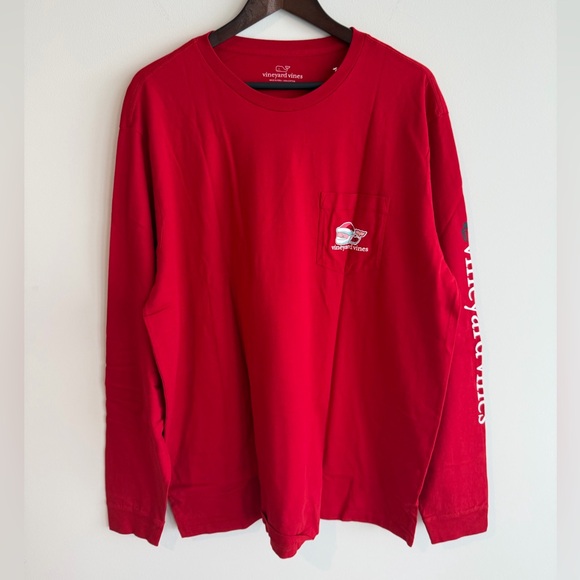 NWT Vineyard Vines Santa Whale Christmas Red Long Sleeve Graphic Pocket Tee - Picture 4 of 10